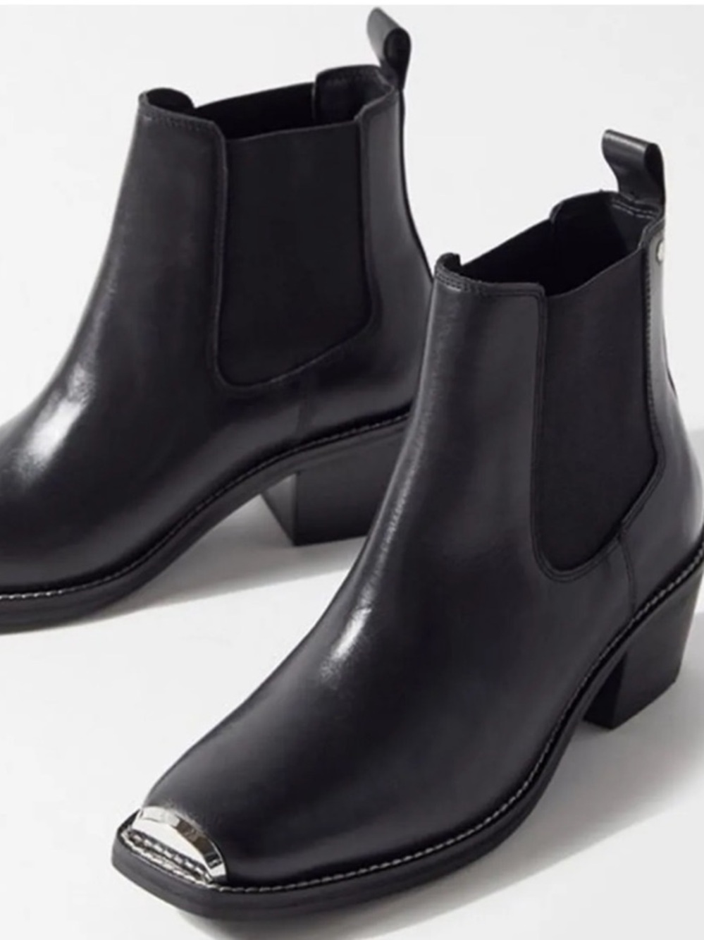 Urban Outfitters Genuine Leather Ana Cap
Toe Chelsea Boots